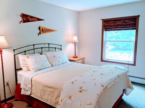 4 bedrooms, desk, travel cot, WiFi