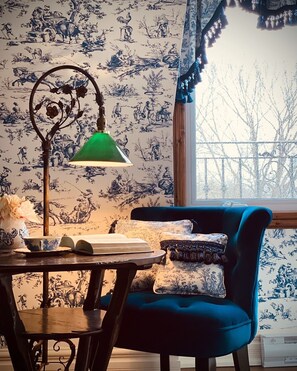 Signature Room, 1 Queen Bed, City View, Mezzanine | Egyptian cotton sheets, premium bedding, Tempur-Pedic beds, minibar - Maison Rose (Hudson)