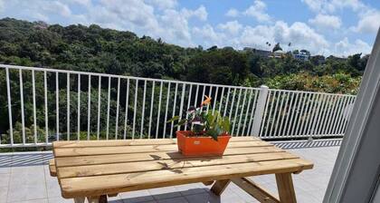 Quiet, airy villa 10 minutes' drive from the beach