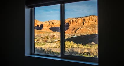 Casita on the Hill in Bluff- Sunrise Views!