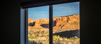 Casita on the Hill in Bluff- Sunrise Views!
