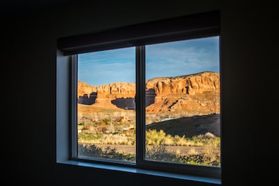 Casita on the Hill in Bluff- Sunrise Views!
