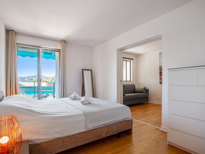 3 habitaciones, tabla de planchar con plancha, wifi y ropa de cama