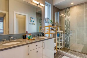 Hair dryer, towels - Walk to Empower Field: Townhome w/ Hot Tub! (Denver)