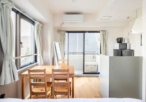 1 chambre, bureau, fer et planche à repasser, Wi-Fi gratuit