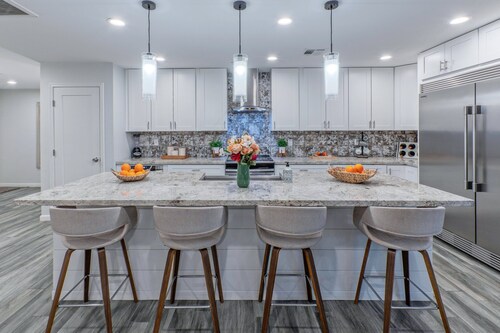 Near Trails & Golf, Htd Pool, Tbl Fire Pit, GOLF CLUBS, Poker Table, TVs All BRs