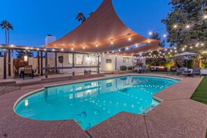 A heated pool - Near Trails & Golf, Htd Pool, Tbl Fire Pit, GOLF CLUBS, Poker Table, TVs All BRs (Scottsdale)