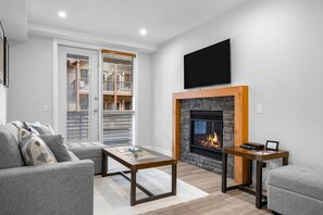 TV, fireplace