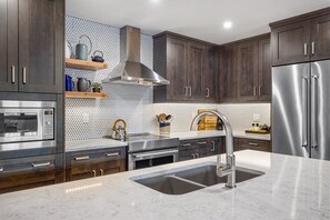 Mikrowelle, Ofen, Herdplatte, Geschirrspüler