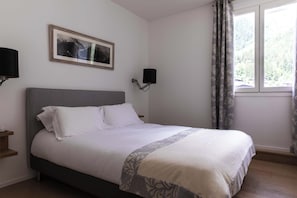 Double bedroom - Majestic 145 Historical Building Chamonix All Year (Chamonix)