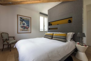 Master Bedroom with ensuite - Majestic 145 Historical Building Chamonix All Year (Chamonix)