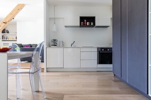 Refrigerador, horno, lavavajillas y congelador 