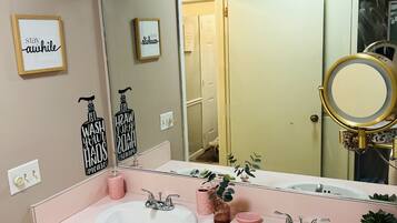 Combined shower/bathtub