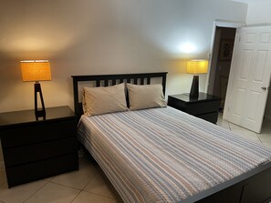 3 عدّة غرف نوم ومكتب ومكواة/لوح كي وواي فاي مجانًا