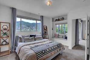 7 bedrooms, desk, iron/ironing board, free WiFi