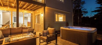 Lake View 5-Bedroom Home with HOT TUB, Spacious Patio with Fire Pit, Watercraft