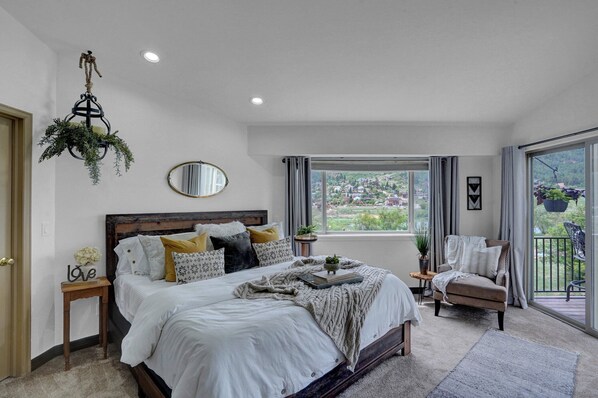 7 bedrooms, desk, iron/ironing board, free WiFi