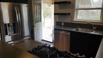 Frigorífic, microones, placa de cuina i rentaplats