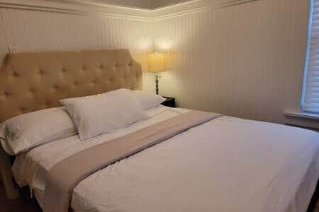 2 多间卧室、熨斗/熨衣板、免费 WiFi、床单