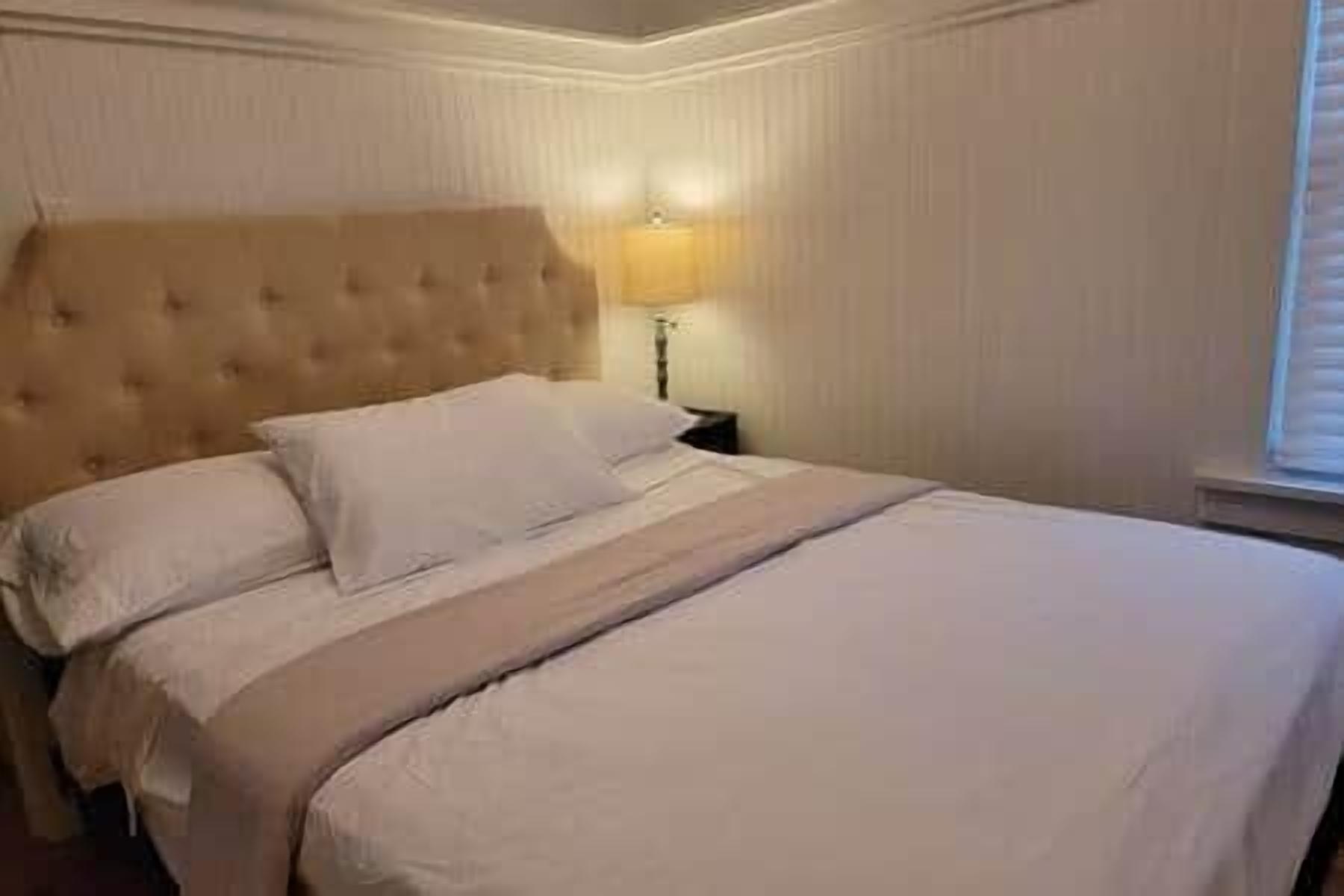 2 habitaciones, tabla de planchar con plancha y wifi gratis 