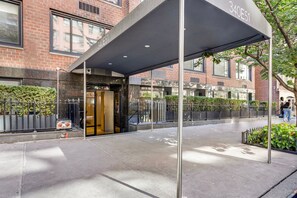 Exterior detail - Hip Midtown East 1BR w/ DM & Elevator, near Bloomingdales, by Blueground (Midtown)