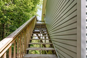 Exterior detail - 12-acre mountain-view retreat with private hot tub, fireplace & club pool access (Beech Mountain)