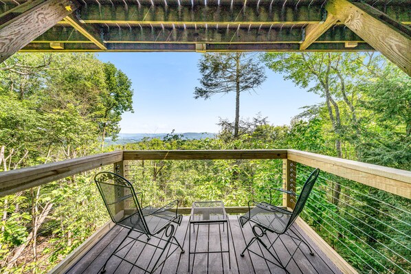 Property grounds - 12-acre mountain-view retreat with private hot tub, fireplace & club pool access (Beech Mountain)