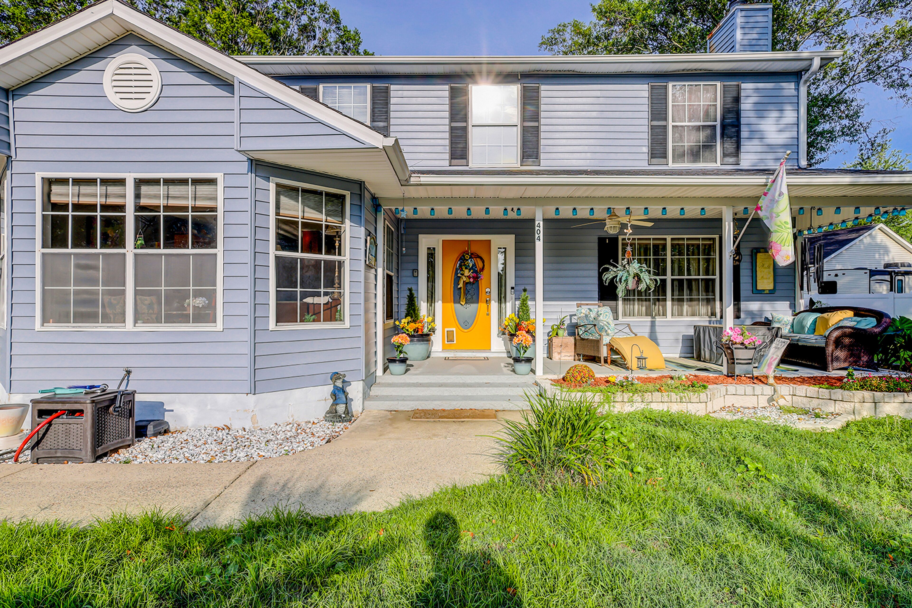 Dog-friendly home with private pool, gas grill, 2 firepits, enclosed yard, AC