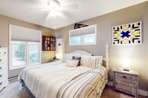 2 bedrooms, iron/ironing board, internet, bed sheets - Beautiful home close to outdoor activities with WiFi, private washer/dryer, deck (Seven Devils)