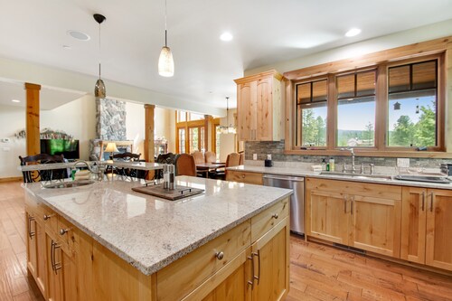 Golf-course-view cabin with hot tub, firepit, & grill - near hiking/biking