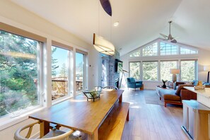 Televisión, chimenea y tenis de mesa 