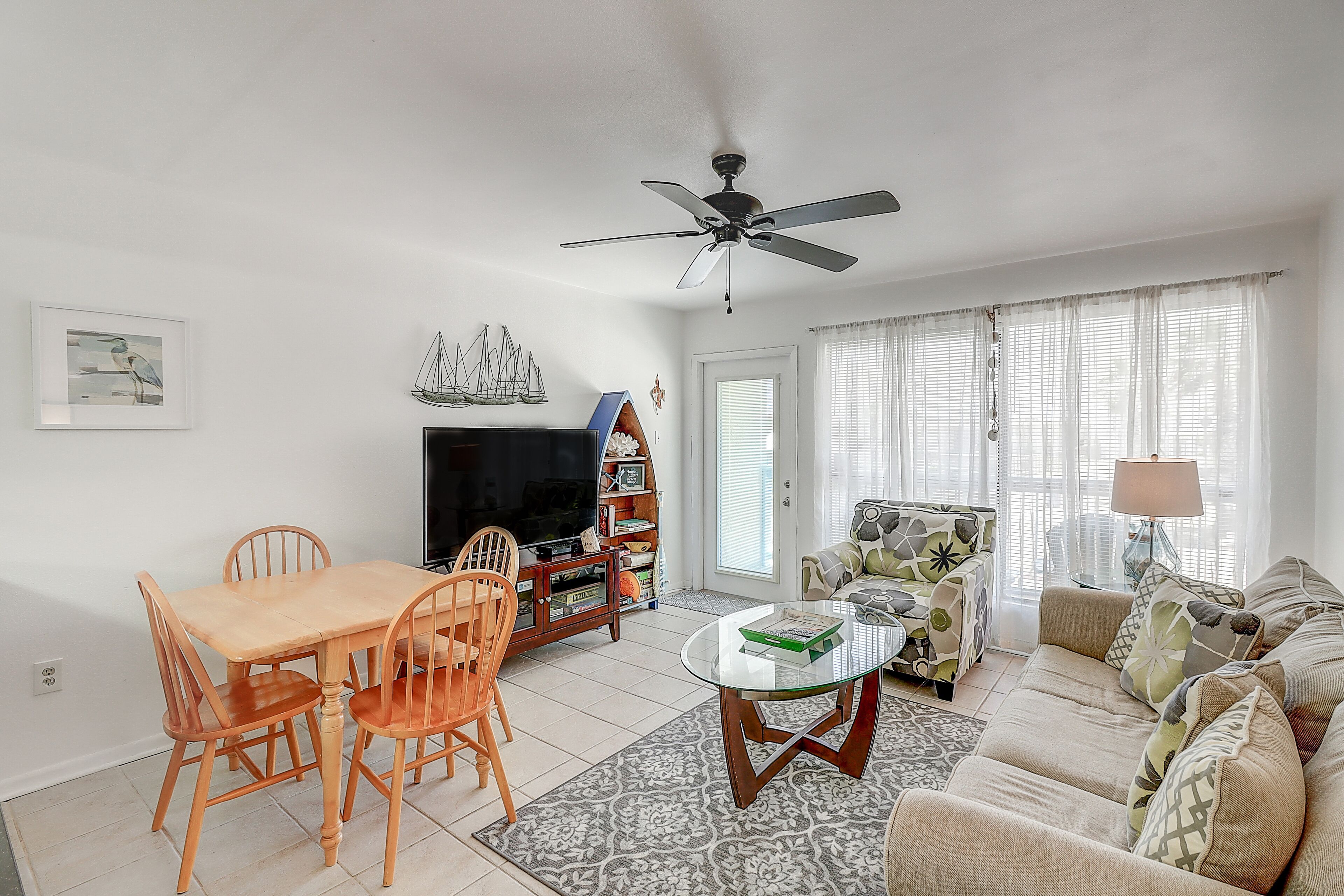 Breezy condo with balcony, pool, fast WiFi, central AC & W/D