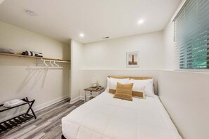 4 bedrooms, desk, iron/ironing board, travel cot