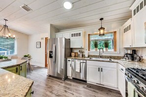 Fridge, microwave, oven, stovetop - Geneva Grove | Pool, Dog Friendly, Sleeps 8 (Lake Geneva)