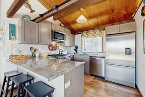 Refrigerador, microondas, horno y parrilla de estufa 