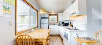 Dog-friendly home one block from the beach with deck & washer/dryer