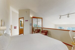 2 bedrooms, internet, bed sheets