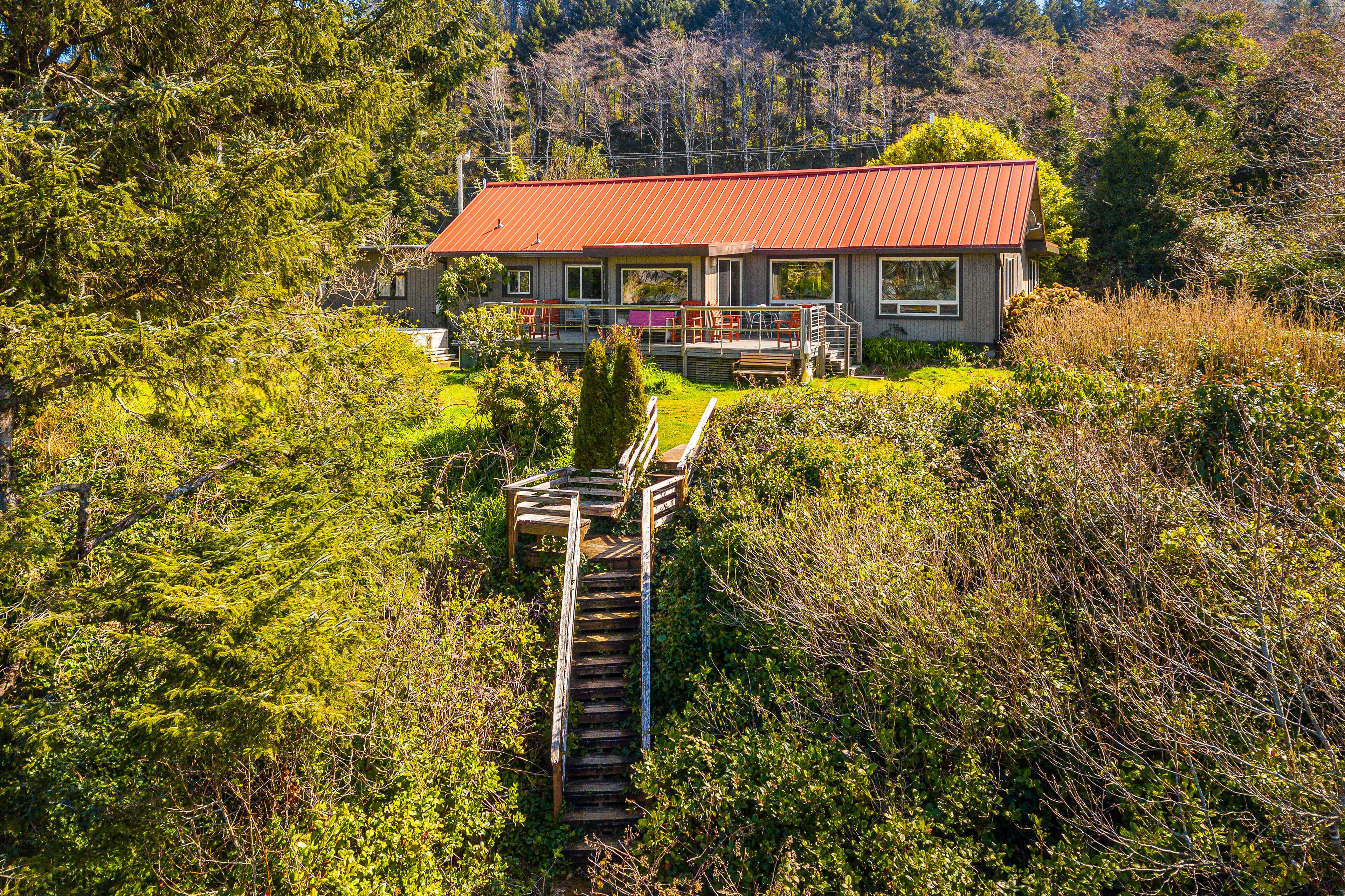 Delightful dog-friendly home with bay views, private hot tub & sauna