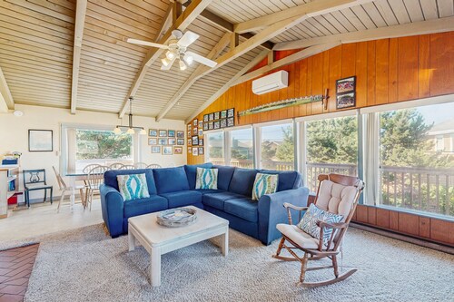 Dog-friendly home with electric fireplace, enclosed yard, deck, beach access