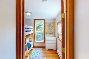 4 bedrooms, internet, bed sheets