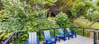 2-story dog-friendly home with deck, gas grill, woodstove & ocean views