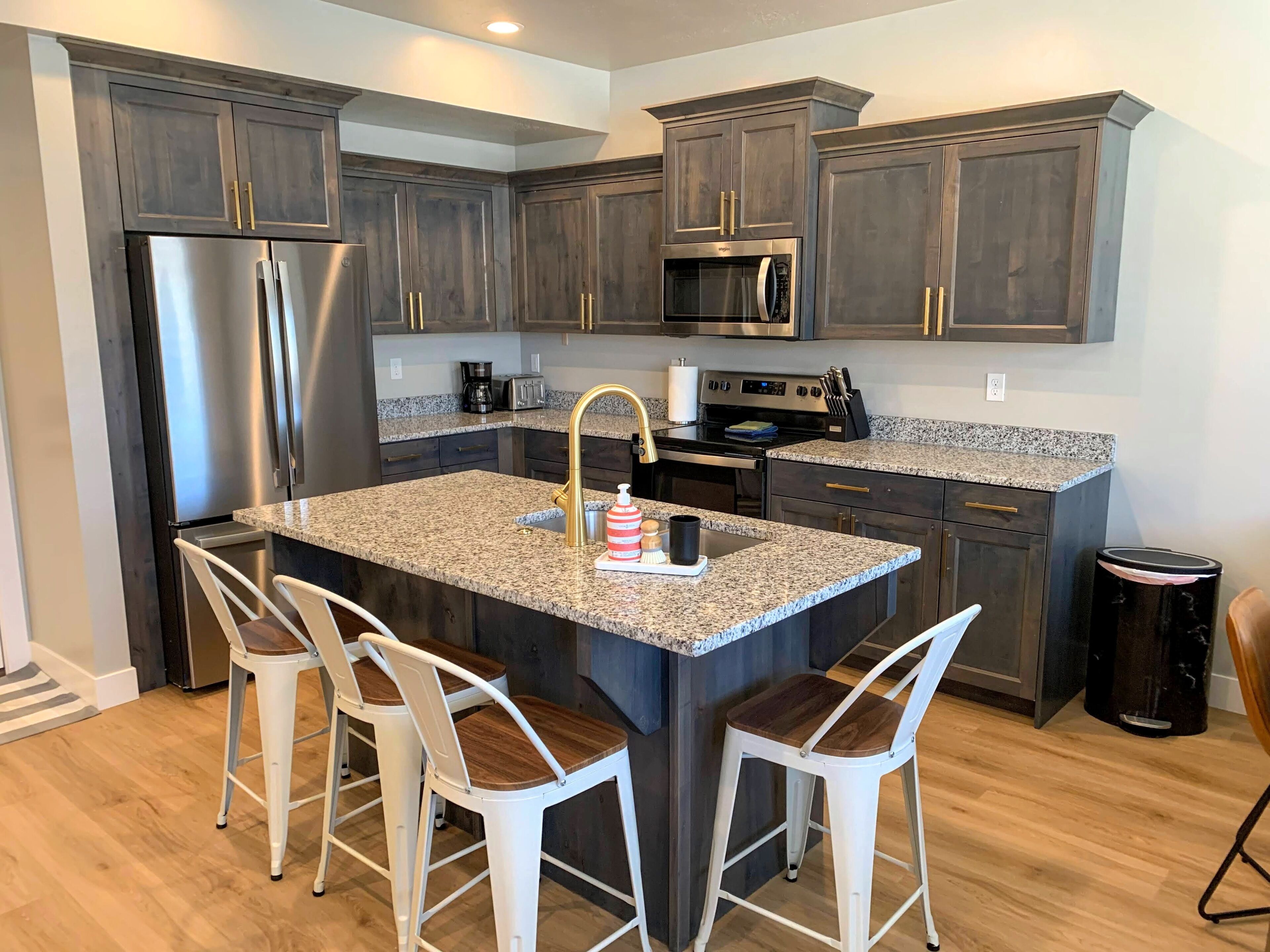 Frigorífic, microones, forn i placa de cuina 