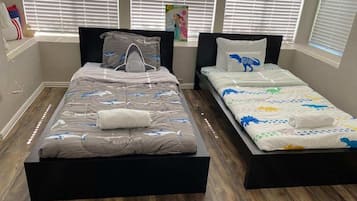 3 bedrooms, desk, iron/ironing board, free WiFi