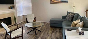 Intimate Bright Mid Century Modern w/ High Ceilings in HEART of Dallas, 