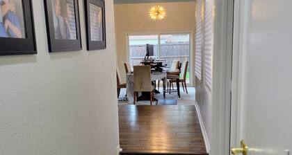 Intimate Bright Mid Century Modern w/ High Ceilings in HEART of Dallas,
