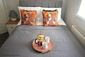 2 chambres, fer et planche à repasser, accès au Wi-Fi (inclus)