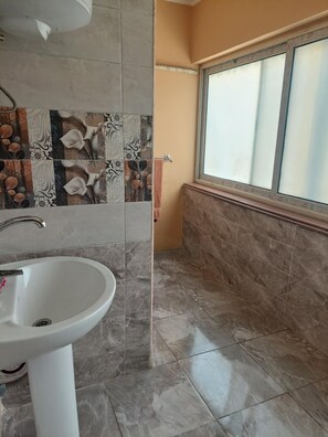 Signature Double or Twin Room, 2 Double Beds | Bathroom | Hydromassage showerhead, free toiletries, towels - Blue Eyes Hotel (Giza)