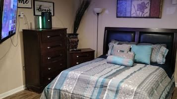 1 chambre, bureau, fer et planche Ă repasser, lit parapluie