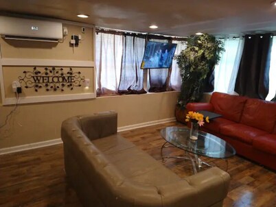 Adorable Spacious Apt with Private Entrance Close to Downtown Dallas