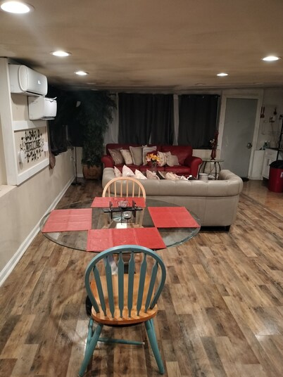 Adorable Spacious Apt with Private Entrance Close to Downtown Dallas